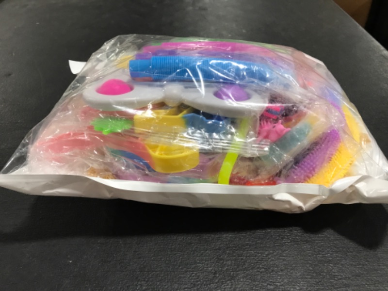 Photo 1 of FIDGET & SENSORY TOY PACK. 