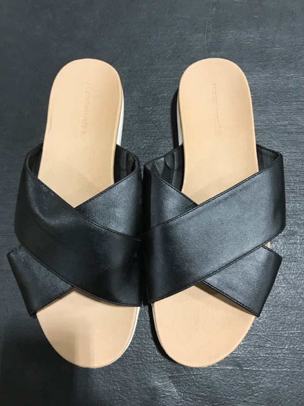 Photo 1 of AMAZON ESSENTIALS WOMEN'S SANDALS. BLACK. SIZE 9.5. PRIOR USE. 