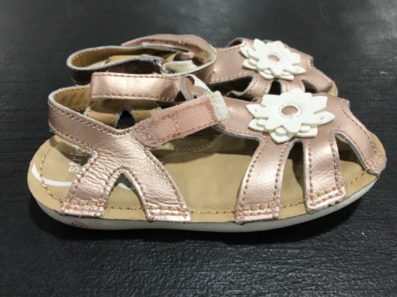 Photo 2 of YOUTH GIRLS' SANDALS. SIZE 8. PRIOR USE. 