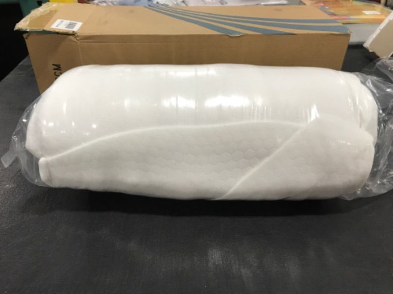 Photo 2 of ALLOECH AMW-CT02-10Q. MEMORY FOAM TOPPER. UNMARKED SIZE.