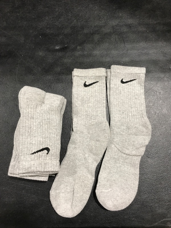 Photo 2 of (5 pairs) Nike Everyday Cushion Crew Socks, Unisex Nike Socks (10-14)