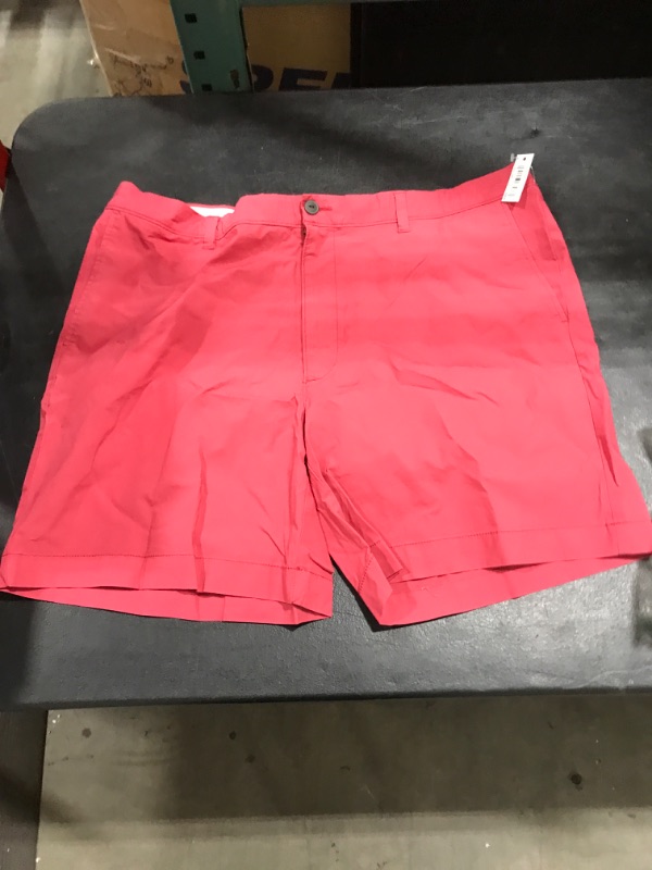 Photo 2 of Amazon Essentials Men's Classic-Fit 9" Short (Size 42)
