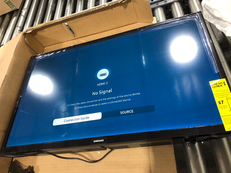 Photo 2 of SAMSUNG 32-inch Class LED Smart FHD TV 1080P (UN32N5300AFXZA, 2018 Model)