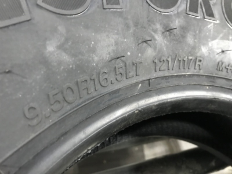 Photo 3 of  Truck Tire 9.50R16.5LT 121/117r
