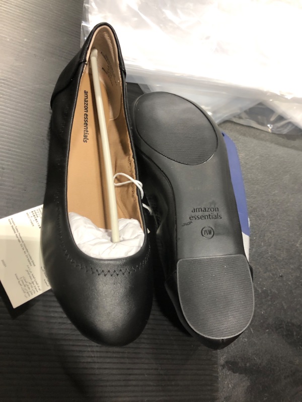 Photo 1 of Amazon Essentials size 7 1/2 black flats 