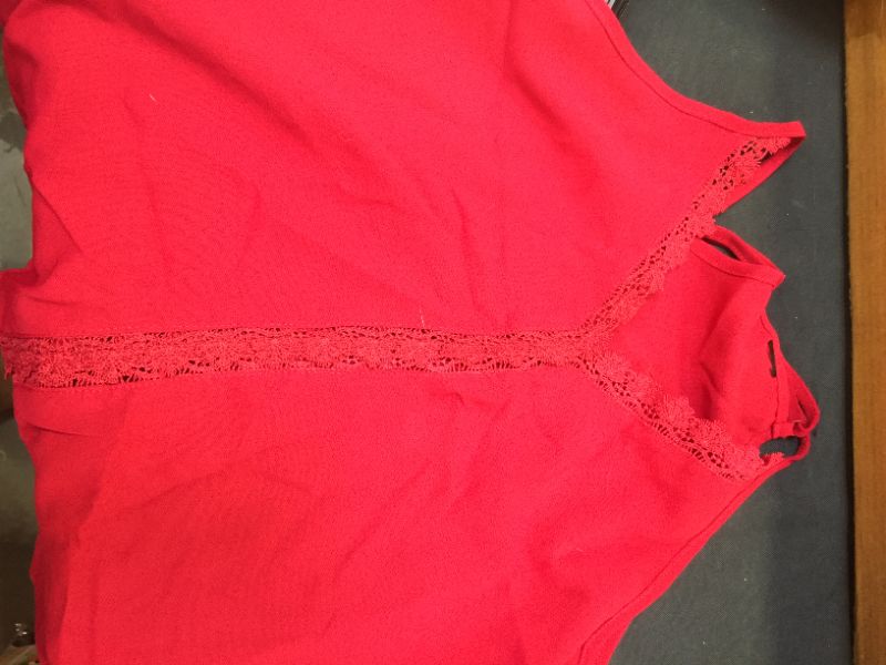 Photo 3 of Floerns Women's V Neck Contrast Lace Trim Spaghetti Strap Camisole Cami Tank Top Small A Red