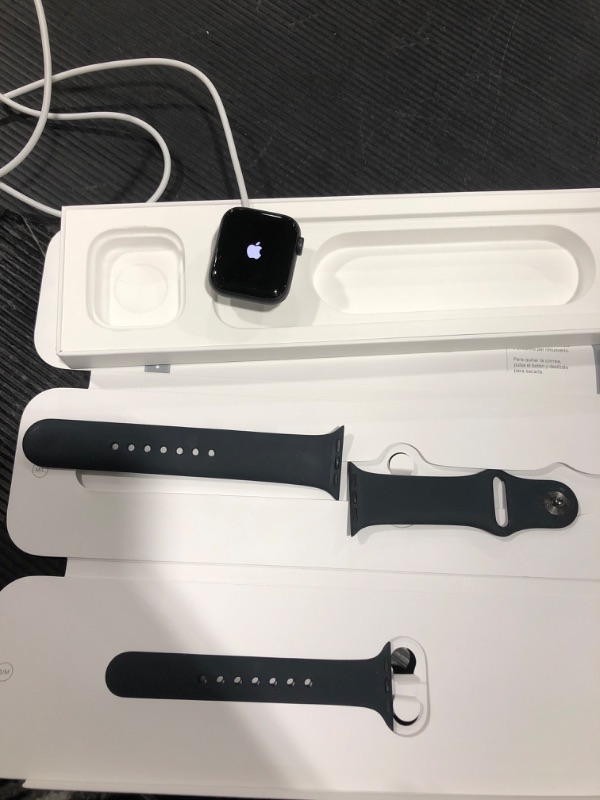 Photo 4 of Apple Watch SE (1st Gen) GPS, 40mm Space Gray Aluminum Case with Midnight Sport Band - Regular
