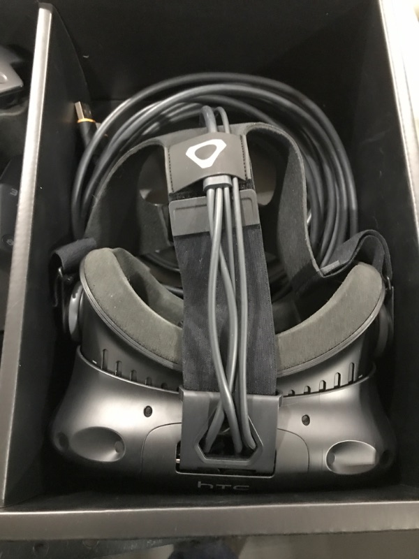 Photo 4 of HTC Vive VR Headset
