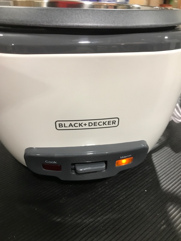 Photo 2 of BLACK+DECKER 16-Cup Cooked/8-Cup Uncooked Rice Cooker and Food Steamer, White
