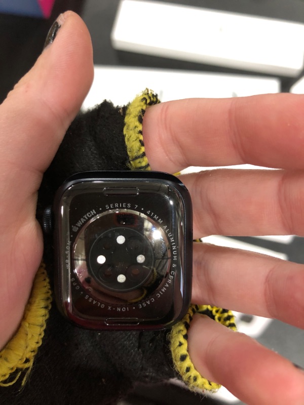 Photo 4 of Apple Watch Series 7 (GPS), Midnight, 41mm (MKMX3LL/a)
