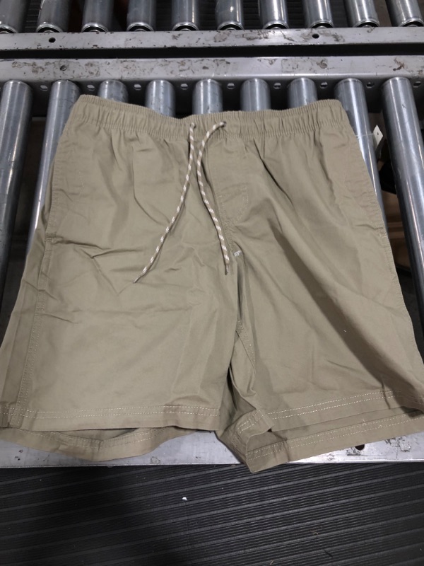 Photo 2 of Amazon Essentials Men's 8" Drawstring Walk Short (Size M)