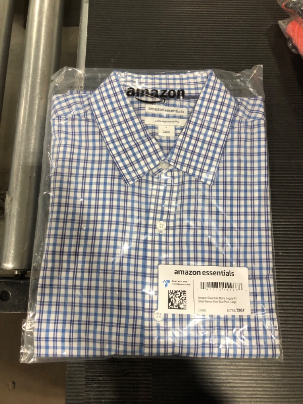 Photo 2 of Amazon Essentials Men's Regular-Fit Short-Sleeve Poplin Shirt (L)
