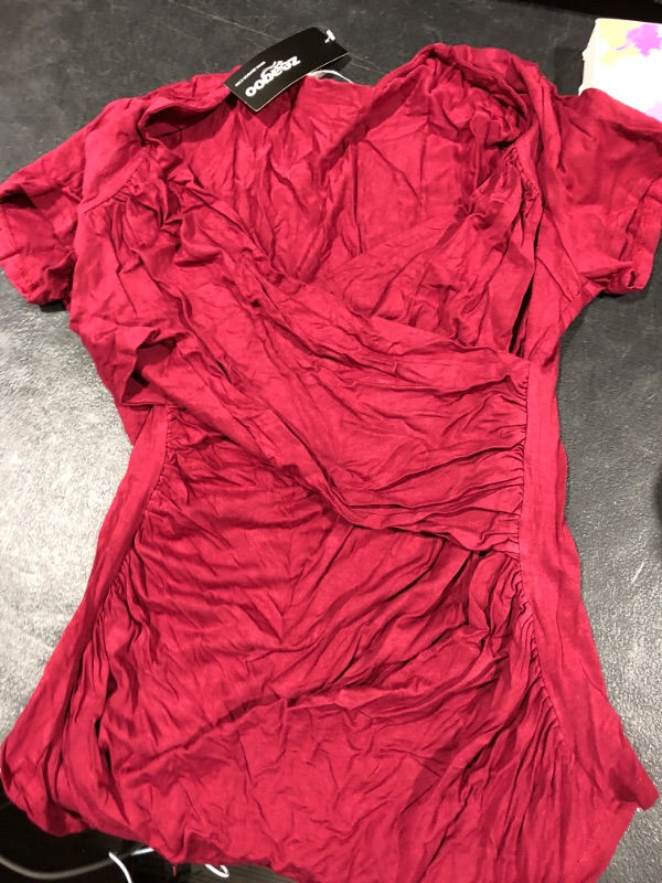 Photo 1 of 2XL BURGUNDY TOP 