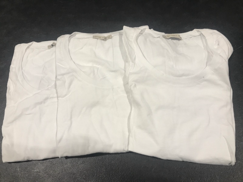 Photo 1 of ACTIVE BASIC WHITE BLOUSES FOR WOMEN SIZE L
3 BLOUSES/ DIRTY FROM USE