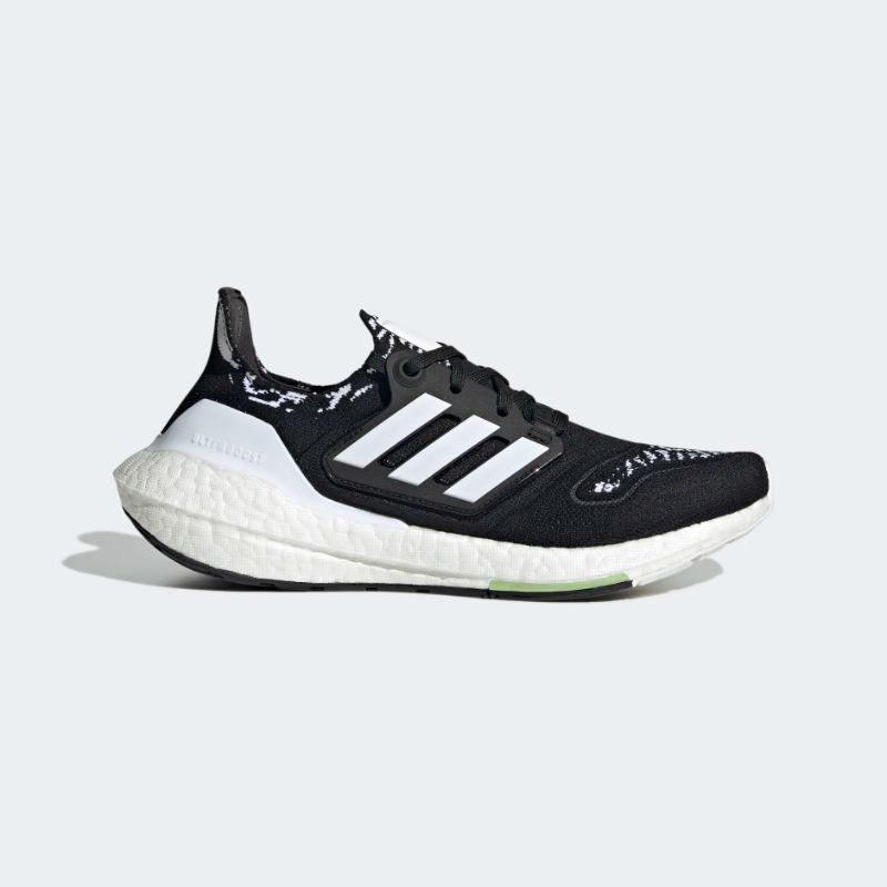 Photo 1 of ADIDAS ULTRABOOST 22 SHOES SIZE 8.5
