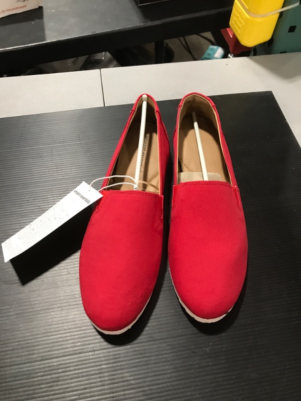 Photo 1 of Amazon Essentials Women's Casual Slip-On Canvas Flat
Size 11