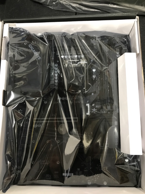 Photo 1 of GIGABYTE Z590 UD AC (LGA 1200/ Intel Z590/ ATX/Triple M.2/ PCIe 4.0/ USB 3.2 Gen 2/ Intel Wireless-AC/ 2.5GbE LAN/Motherboard) Z590 Z590 UD AC Bundle