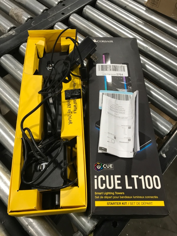 Photo 2 of Corsair iCUE LT100 Smart Lighting Tower Starter Kit LT100 Starter Kit