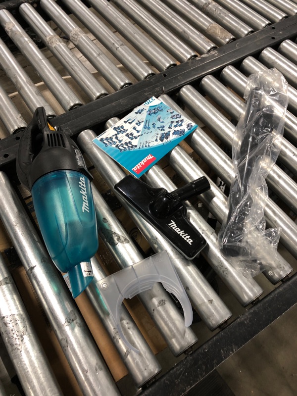 Photo 2 of Makita XLC02ZB 18V LXT Lithium-Ion Cordless Vacuum (Tool Only)
