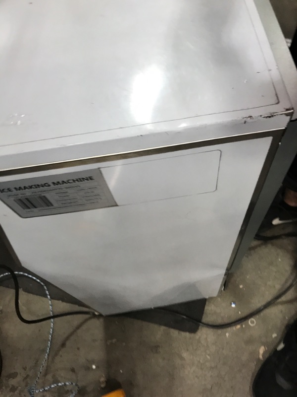 Photo 14 of DAMAGED, VEVOR 110V Commercial Ice Maker 80-90LBS/24H with 33LBS Bin, Full Heavy Duty Stainless Steel Construction, Automatic Operation
