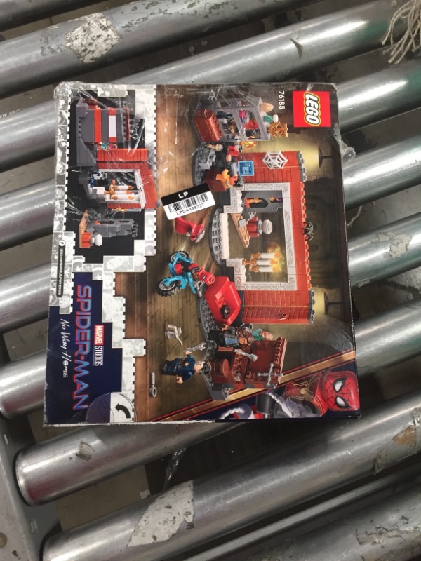 Photo 2 of LEGOÂ® Marvel Super Heroes - Spider-Man at the Sanctum Workshop 76185
