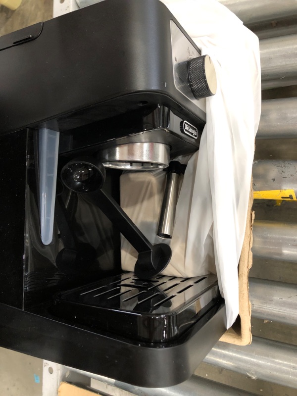 Photo 4 of TESTED POWERS ON*
De'Longhi Stilosa Manual Espresso Machine, Latte & Cappuccino Maker, 15 Bar Pump Pressure + Manual Milk Frother Steam Wand, Black / Stainless, EC260BK
