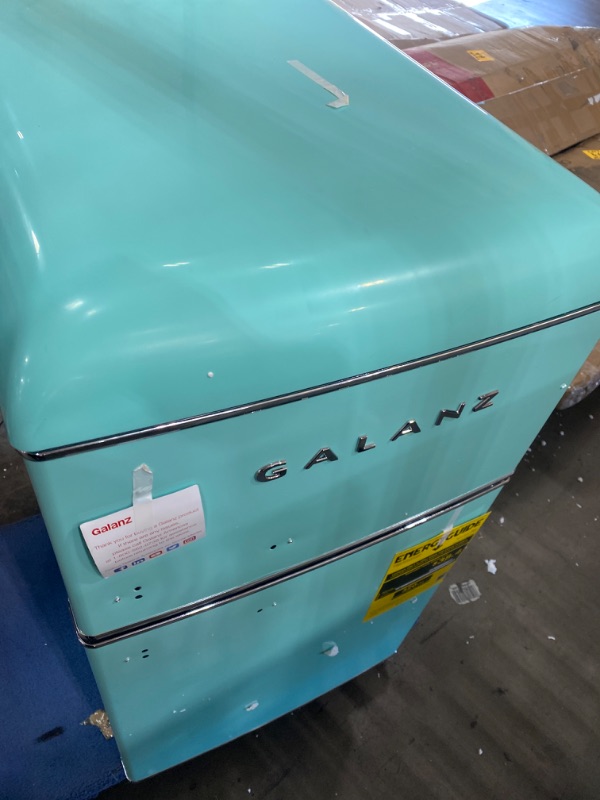 Photo 2 of ***PARTS ONLY*** Galanz GLR31TGNER Dual Door Fridge, Adjustable Mechanical Thermostat with True Freezer, 3.1 Cu FT, Green
