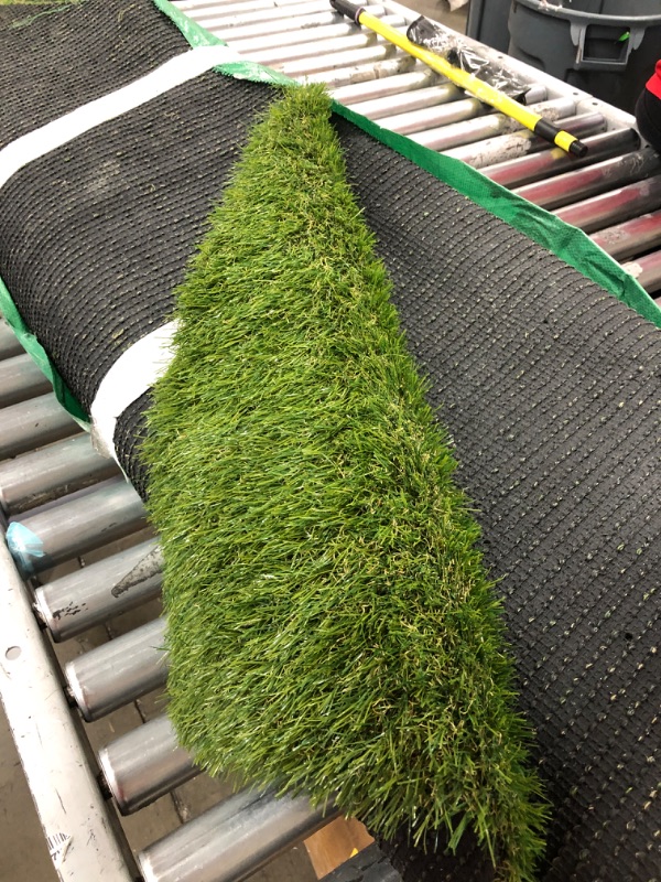 Photo 2 of 7' X 13' ARTIFICIAL GRASS 