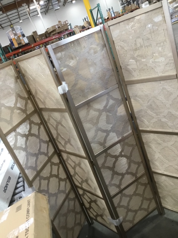 Photo 2 of **LIKE NEW***
Roundhill Furniture Quarterfoil Infused Diamond 4-Panel Room Divider in Gold
