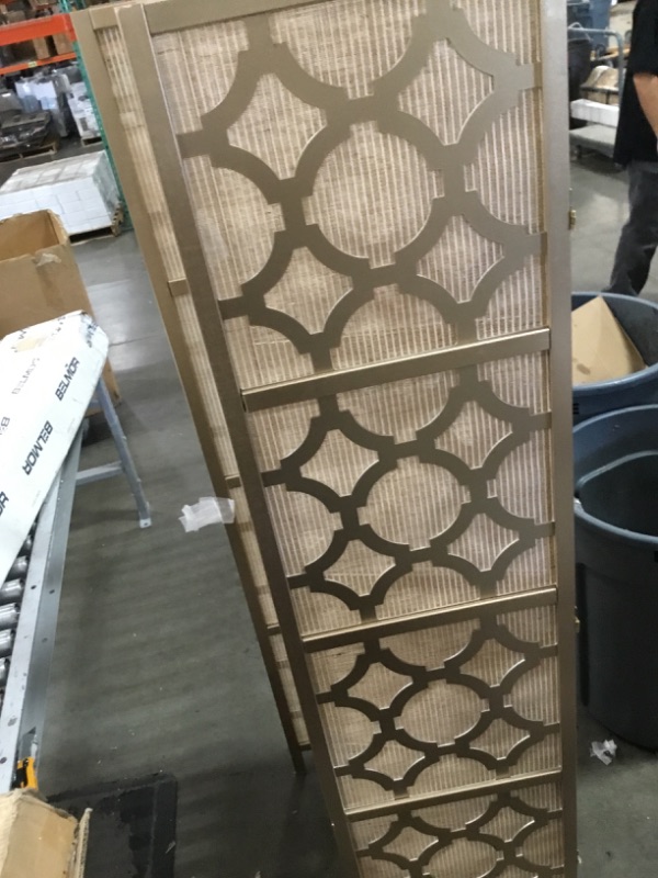 Photo 3 of **LIKE NEW***
Roundhill Furniture Quarterfoil Infused Diamond 4-Panel Room Divider in Gold
