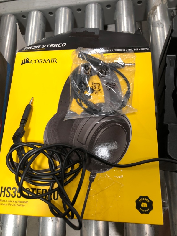 Photo 3 of CORSAIR HS35 Stereo Wired Gaming Headset for Xbox One/PlayStation 4/Nintendo Switch/PC

