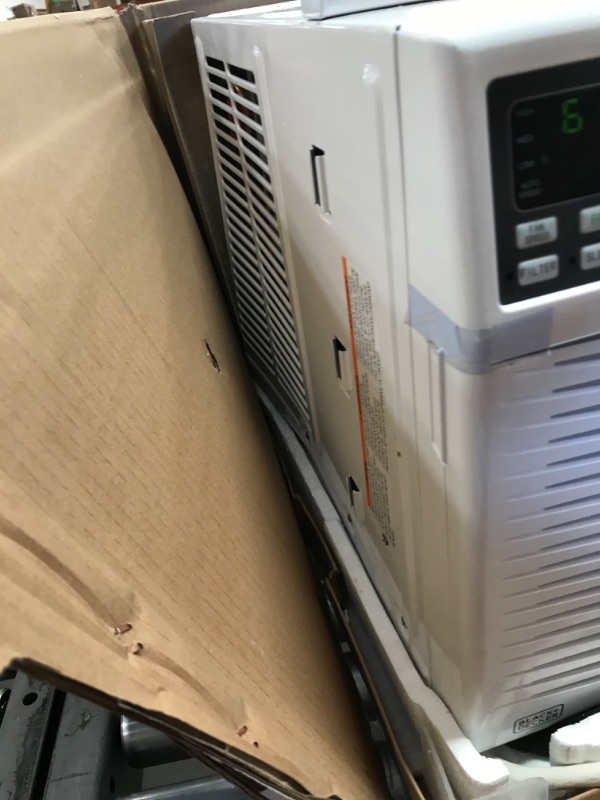 Photo 3 of **FRAME IS DAMAGED, AIR DOES NOT TURN COLD**
10000 BTU Window Air Conditioner Unit AC BLACK+DECKER with Remote Control Cools Up to 450 Square Feet Energy Efficient Energy Star Certified
