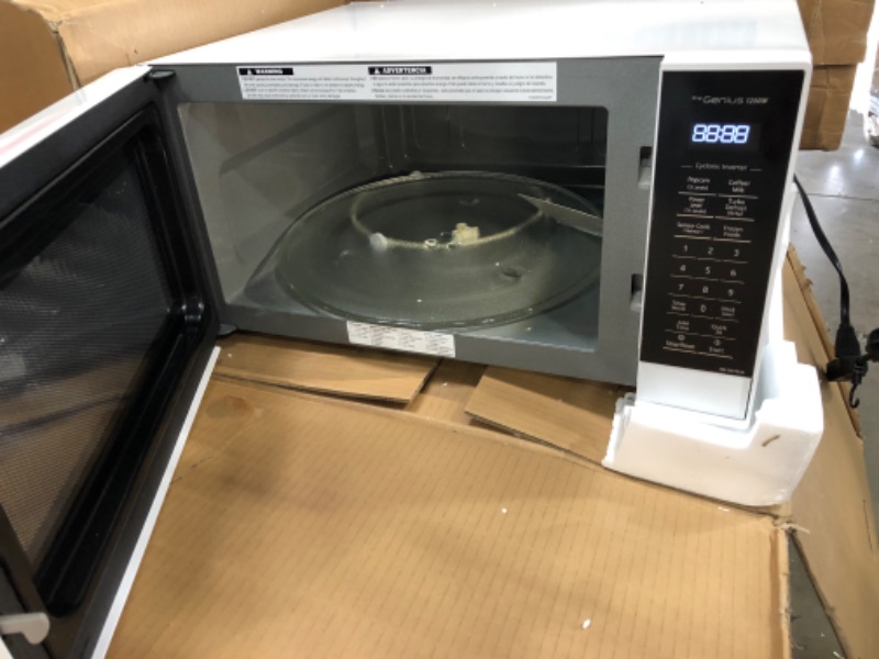 Photo 4 of Panasonic NN-SN75LW Microwave Oven, 1.6 Cft, White
