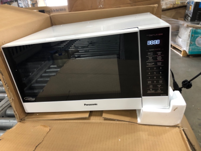 Photo 3 of Panasonic NN-SN75LW Microwave Oven, 1.6 Cft, White
