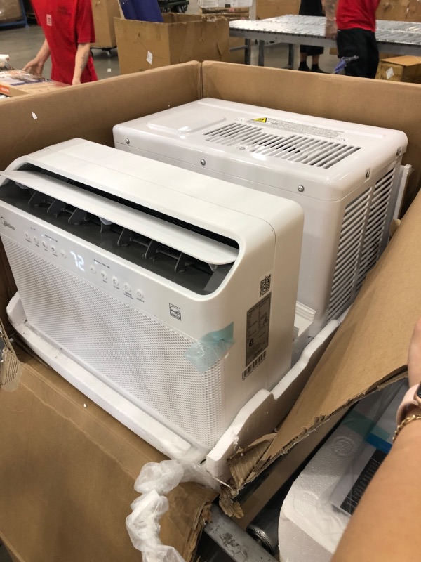 Photo 2 of Midea  450-sq ft Window Air Conditioner (115-Volt; 10000-BTU) ENERGY STAR
