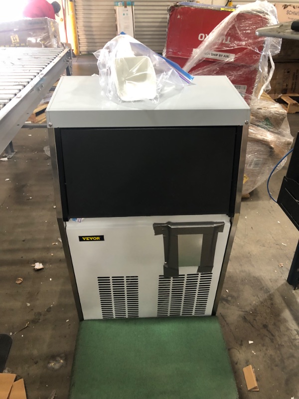 Photo 4 of VEVOR 80 - 90 lb. / 24 H Commercial Ice Maker with 33 lb. Storage Bin Freestanding Ice Machine in Silver