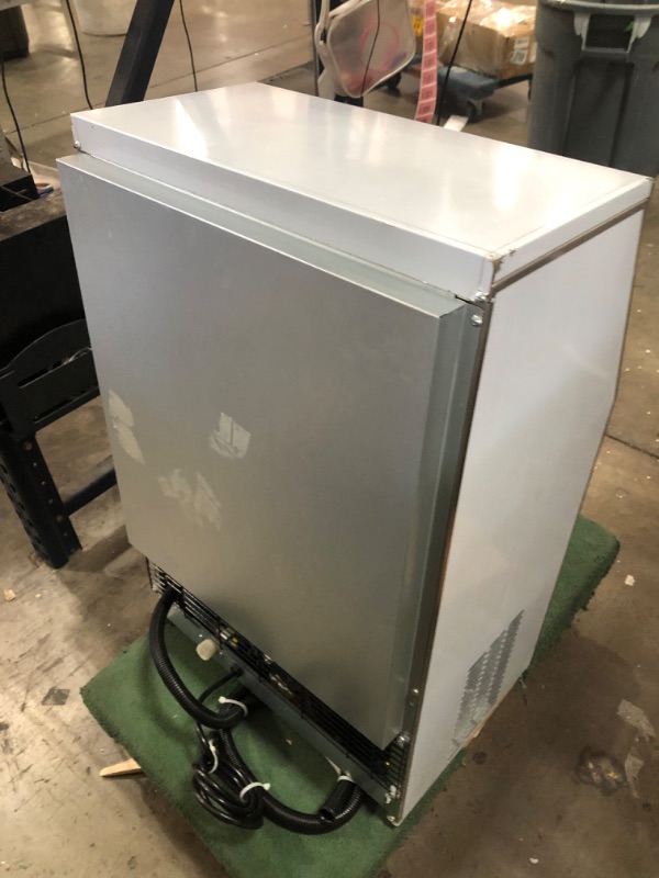 Photo 2 of VEVOR 80 - 90 lb. / 24 H Commercial Ice Maker with 33 lb. Storage Bin Freestanding Ice Machine in Silver