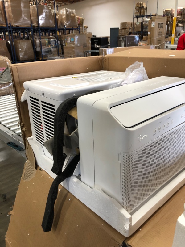 Photo 3 of NONFUNCTIONAL-Midea  450-sq ft Window Air Conditioner (115-Volt; 10000-BTU) ENERGY STAR
