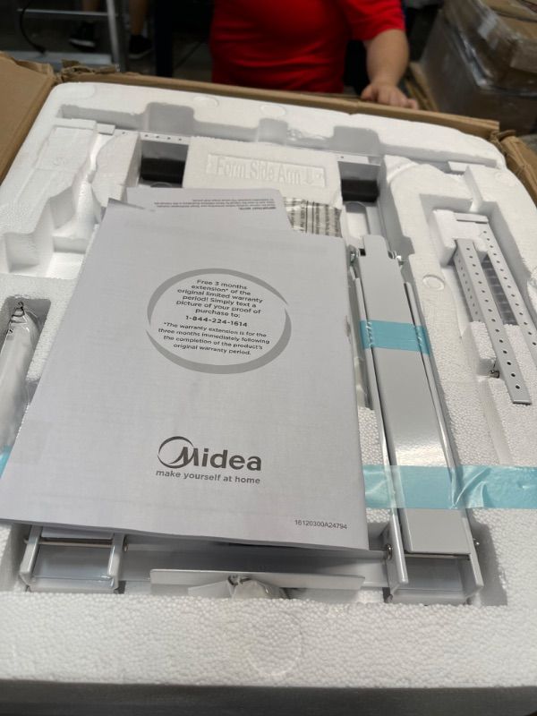 Photo 1 of **PARTS ONLY**

Midea 8,000 BTU Smart Inverter U-Shaped Window Air Conditioner, 35% Energy Savings, Extreme Quiet, MAW08V1QWT
