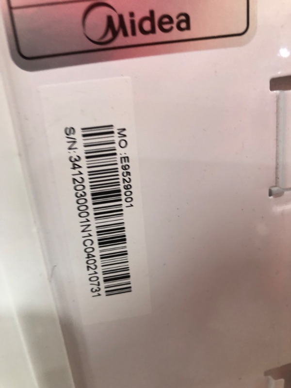 Photo 5 of **NONFUNCTIONAL*** PARTS ONLY*** STUCK IN AN ERROR ** MINOR COSMETIC DAMAGE***
Midea MAW08R1BWT 8,000 BTU Window AC W/Remote
