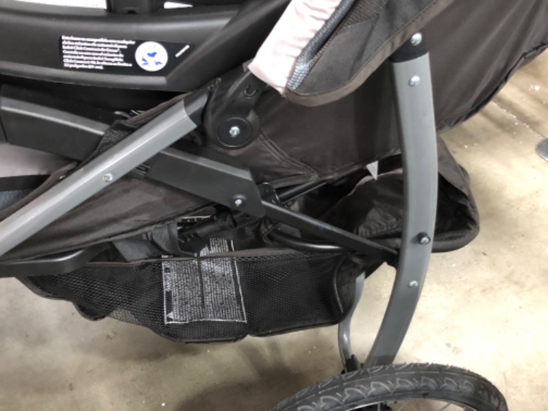 Photo 6 of Graco FastAction Fold Jogger Travel System | Includes the FastAction Fold Jogging Stroller and SnugRide 35 Infant Car Seat *** USED***