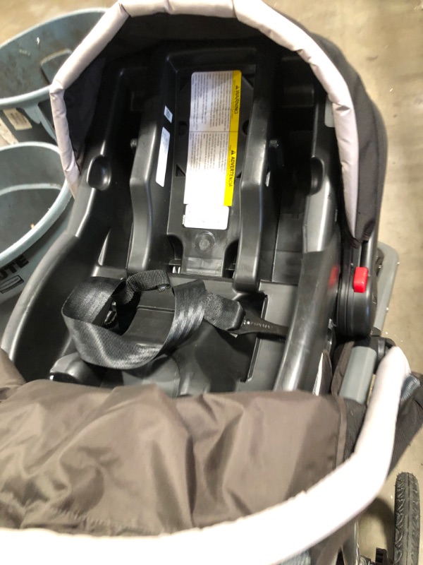 Photo 3 of Graco FastAction Fold Jogger Travel System | Includes the FastAction Fold Jogging Stroller and SnugRide 35 Infant Car Seat *** USED***