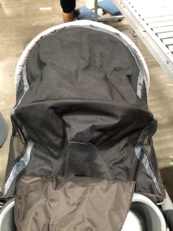 Photo 5 of Graco FastAction Fold Jogger Travel System | Includes the FastAction Fold Jogging Stroller and SnugRide 35 Infant Car Seat *** USED***