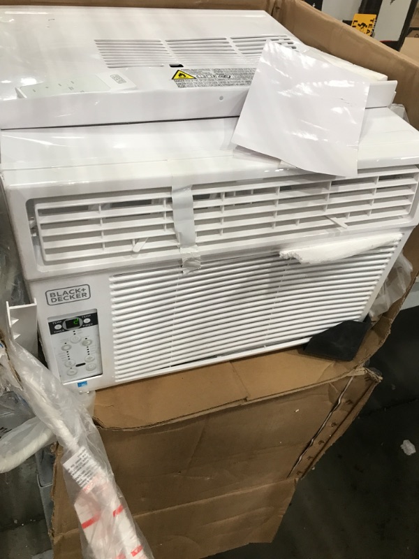 Photo 2 of Black+Decker BD12WT6 Window Air Conditioner with Remote 12000 BTU Cools up to 550Sq Ft Energy Efficient, One Size , White
