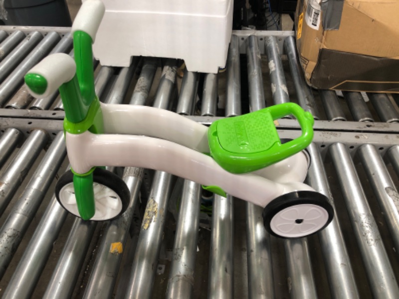 Photo 2 of Chillafish Bunzi 2-in-1 Gradual Balance Bike Lime
