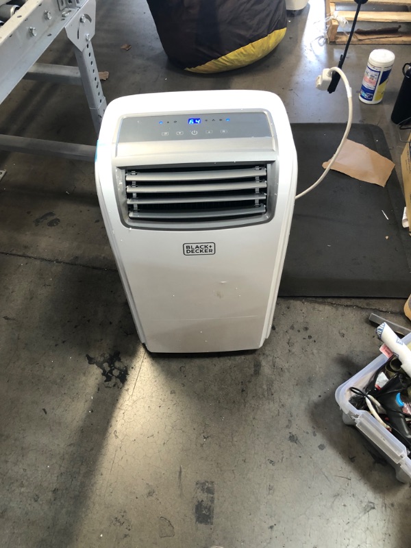 Photo 4 of BLACK+DECKER 8,000 BTU DOE (14,000 BTU ASHRAE) Portable Air Conditioner with Remote Control, White
**USED**