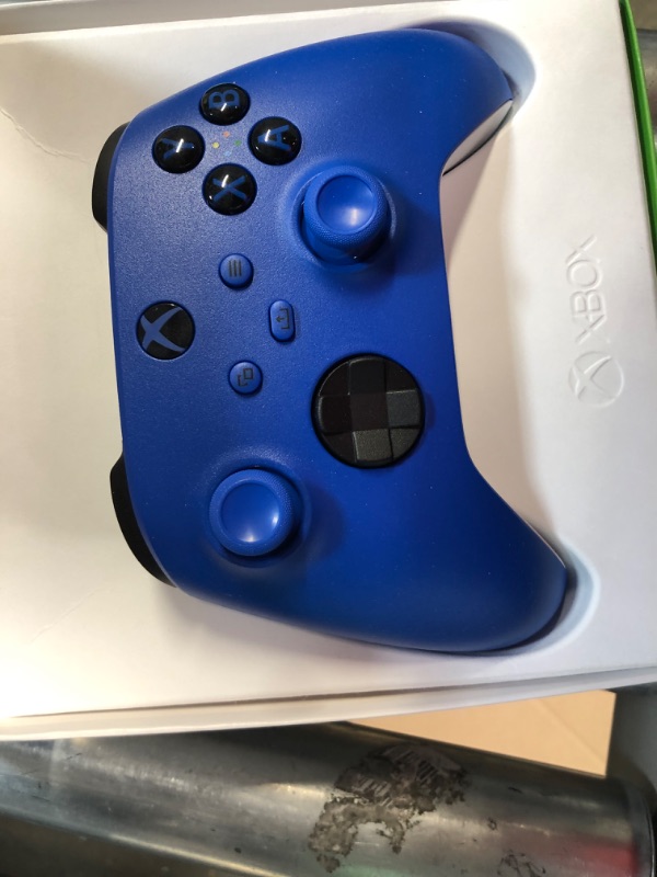 Photo 2 of Xbox Series X|S Wireless Controller

