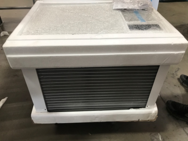 Photo 3 of 18,000 BTU 230/208-Volt Window Air Conditioner LW1821HRSM Cools 1,000 Sq. Ft. with Cool and Heat,
