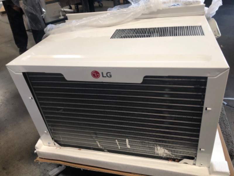 Photo 2 of ***MISSING FACEPLATE*** LG Electronics 12,000 BTU 230/208-Volt Window Air Conditioner LW1221HRSM Cools 550 Sq. Ft. with Cool and Heat