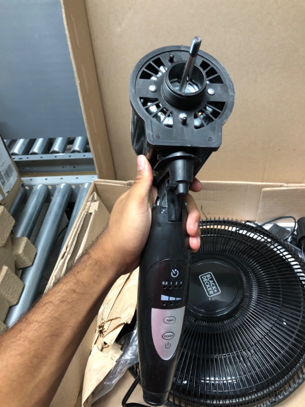 Photo 4 of **stock photo for reference only** 
black and decker 18in fan